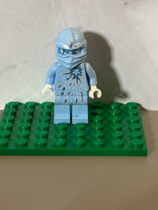 Lego Ninjago NRG Zane Minifigure NJO0069 *torso damaged*