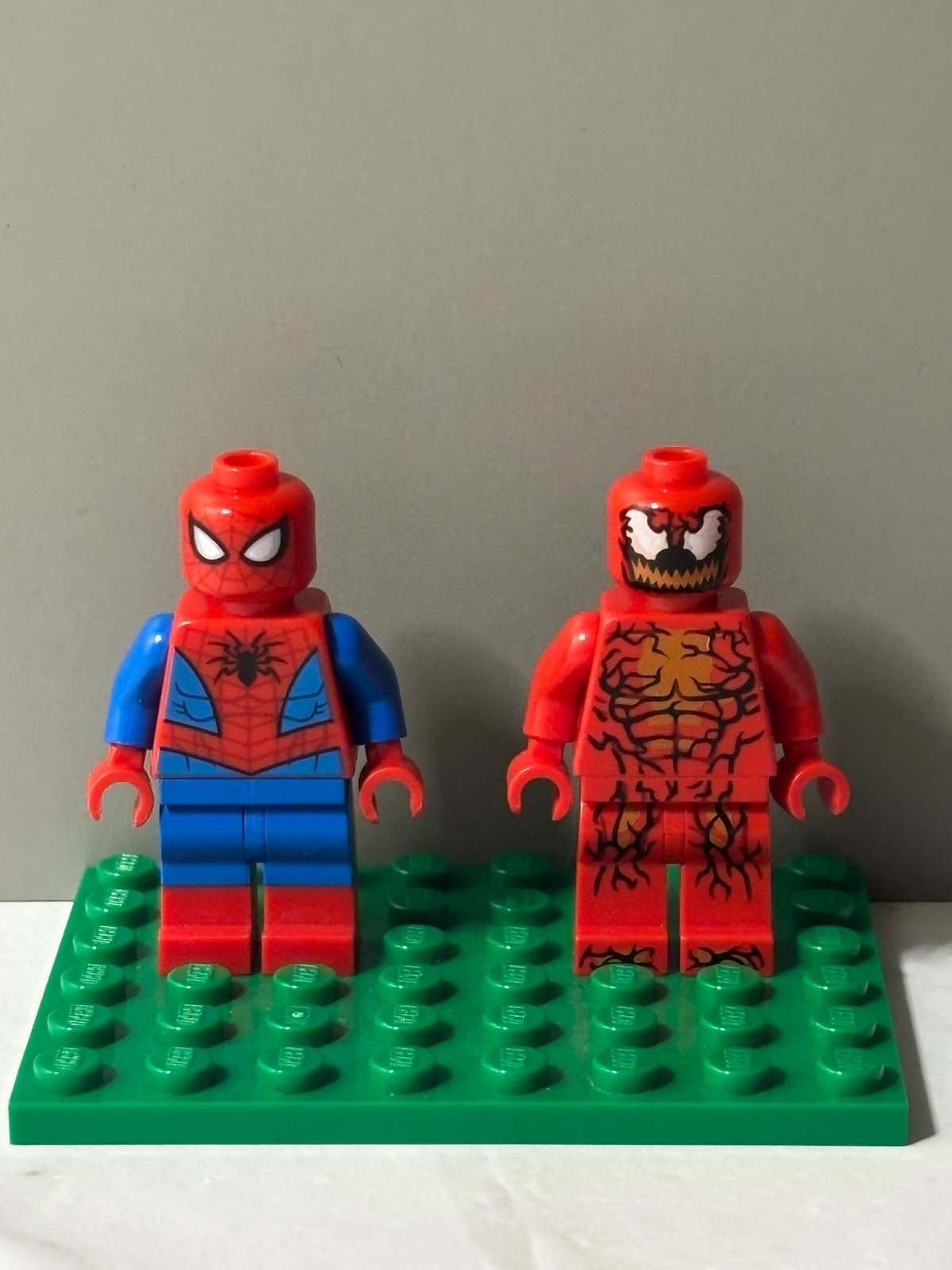 LEGO Marvel Spider-Man and Carnage Minifigure Bundle