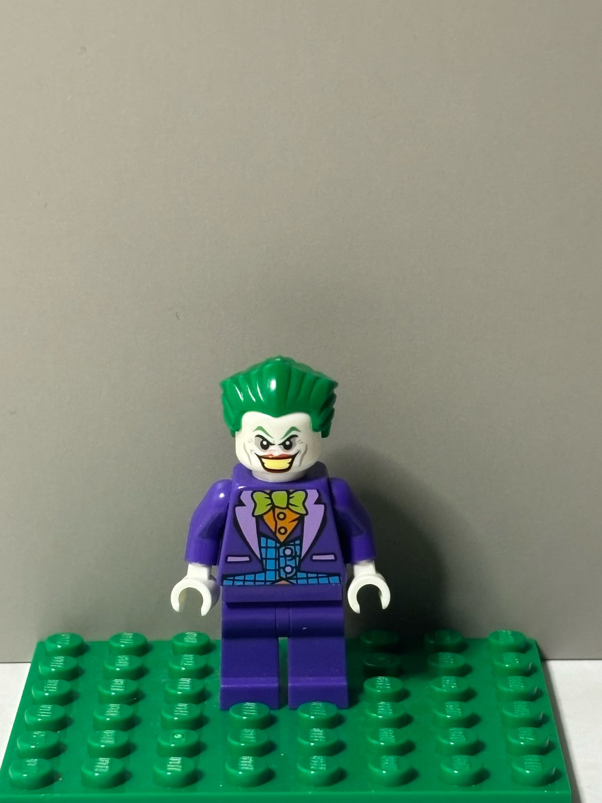 LEGO DC Super Heroes The Joker Minifigure sh0515