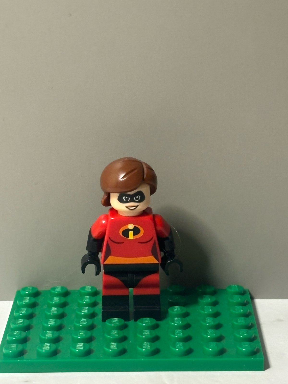 LEGO Incredibles Mrs. Incredible Elastigirl Minifigure incr006