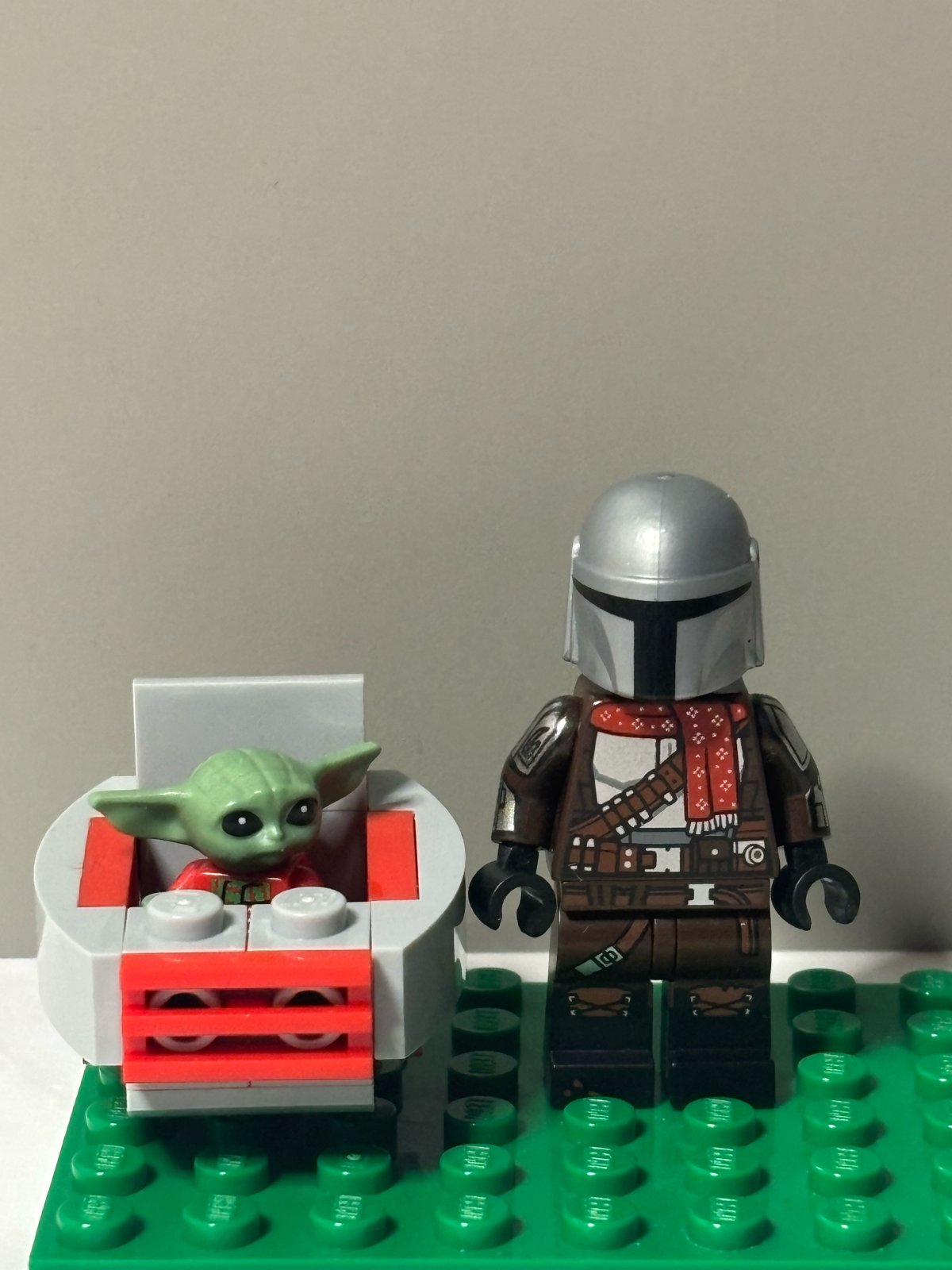 LEGO Star Wars Christmas Mandalorian sw1170 & Grogu sw1173 Minifigure